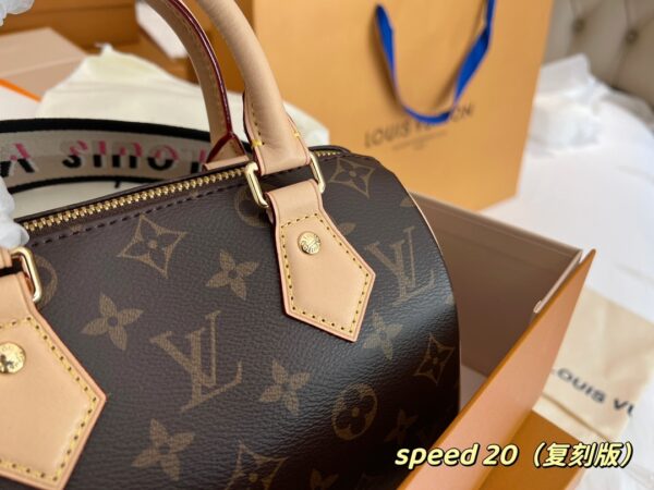 LC331 - Louis Vuitton Women's Fashion Bag