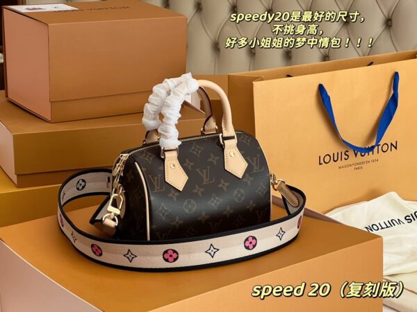 LC331 - Louis Vuitton Women's Fashion Bag