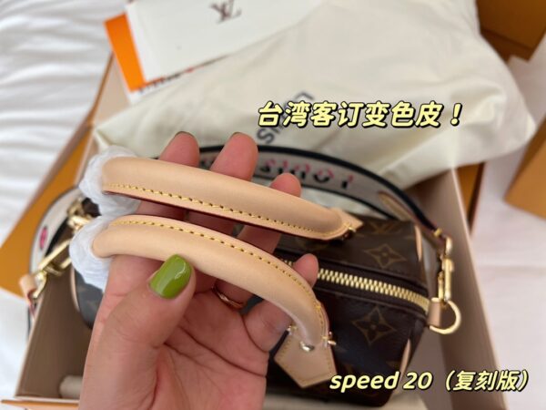 LC331 - Louis Vuitton Women's Fashion Bag