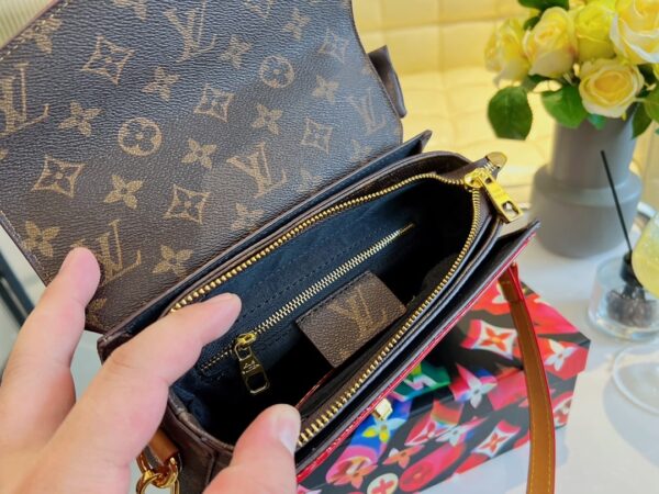 LC333 - Louis Vuitton Women's Fashion Bag