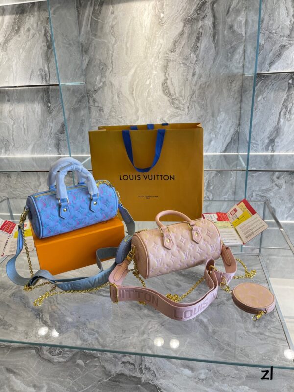 LC335 - Louis Vuitton Women's Fashion Bag