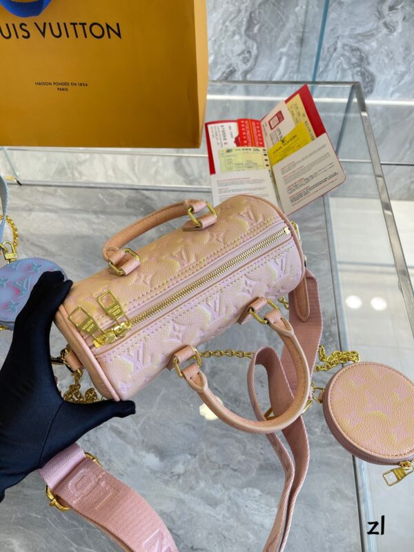 LC335 - Louis Vuitton Women's Fashion Bag