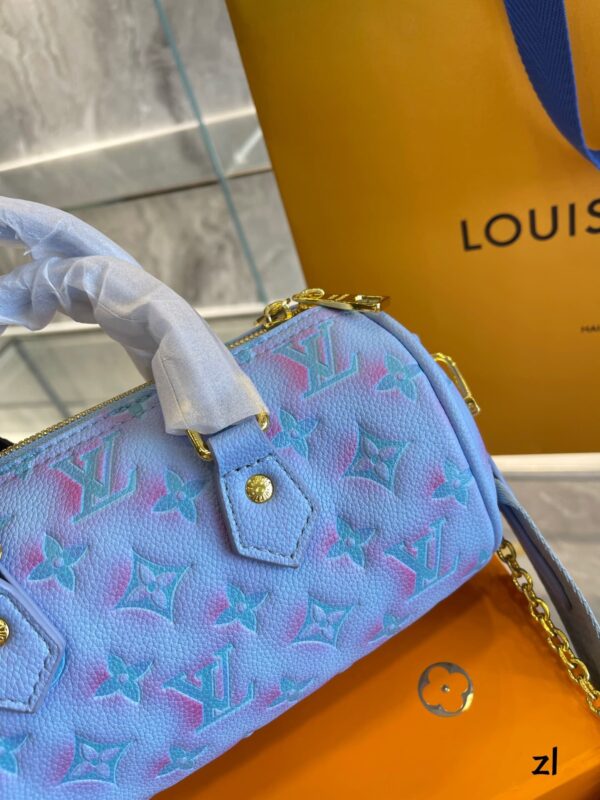 LC335 - Louis Vuitton Women's Fashion Bag