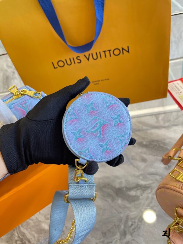 LC335 - Louis Vuitton Women's Fashion Bag