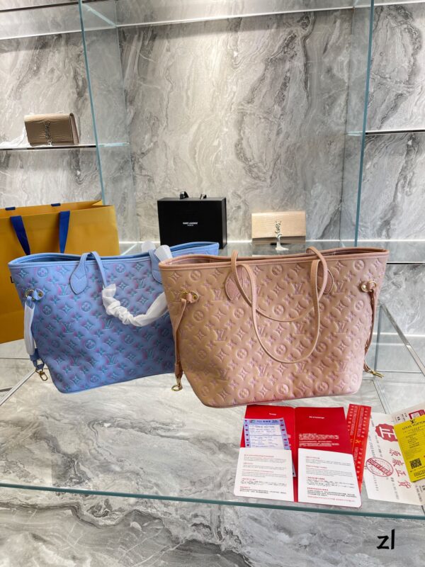 LC336 - Louis Vuitton Women's Fashion Bag