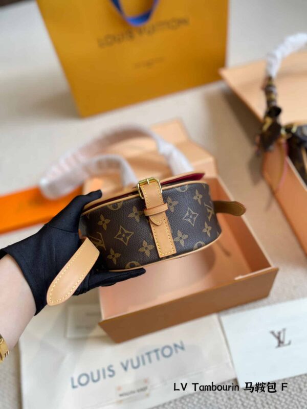 LC337 - Louis Vuitton Women's Fashion Bag