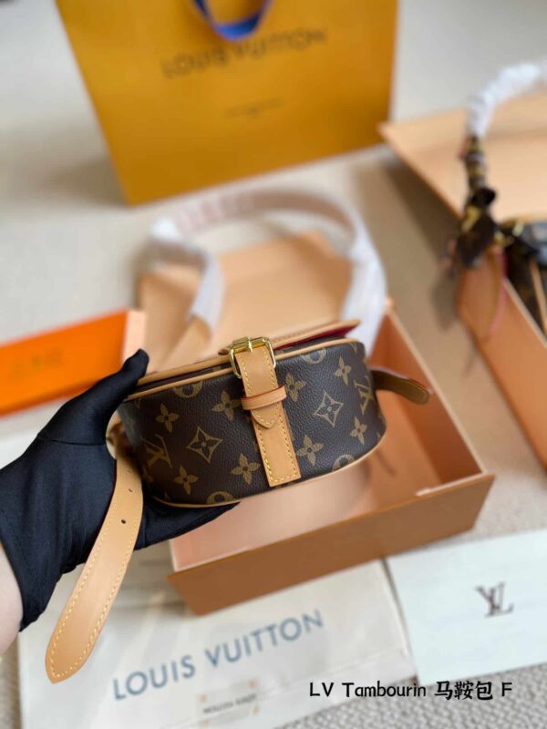 LC337 - Louis Vuitton Women's Fashion Bag