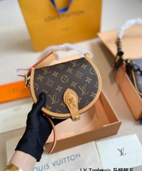 LC337 - Louis Vuitton Women's Fashion Bag