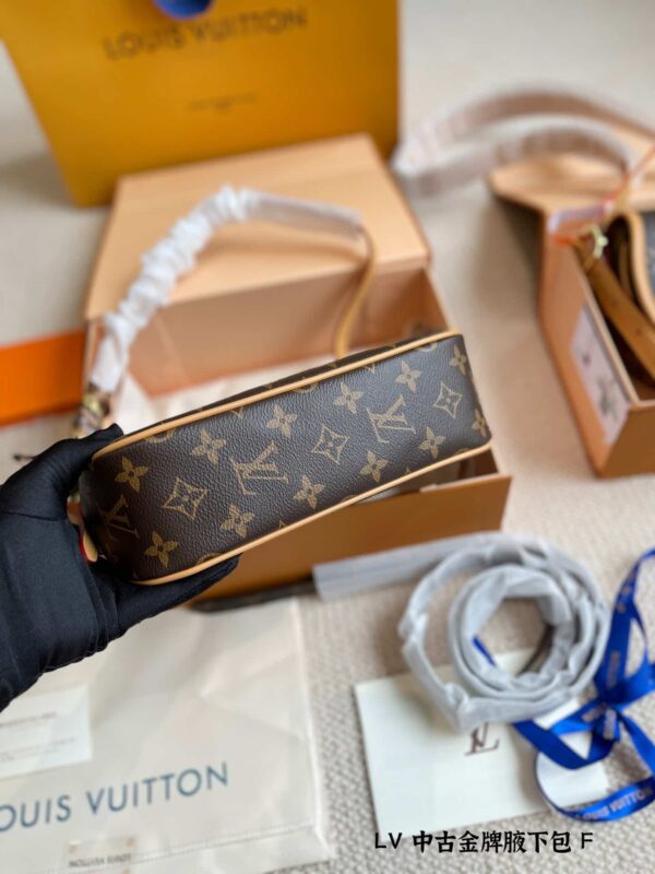 LC338 - Louis Vuitton Women's Fashion Bag