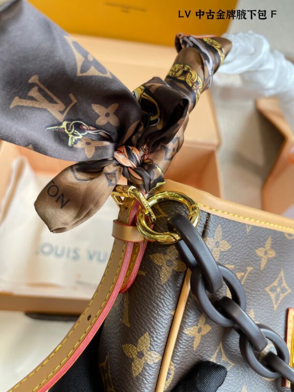 LC338 - Louis Vuitton Women's Fashion Bag
