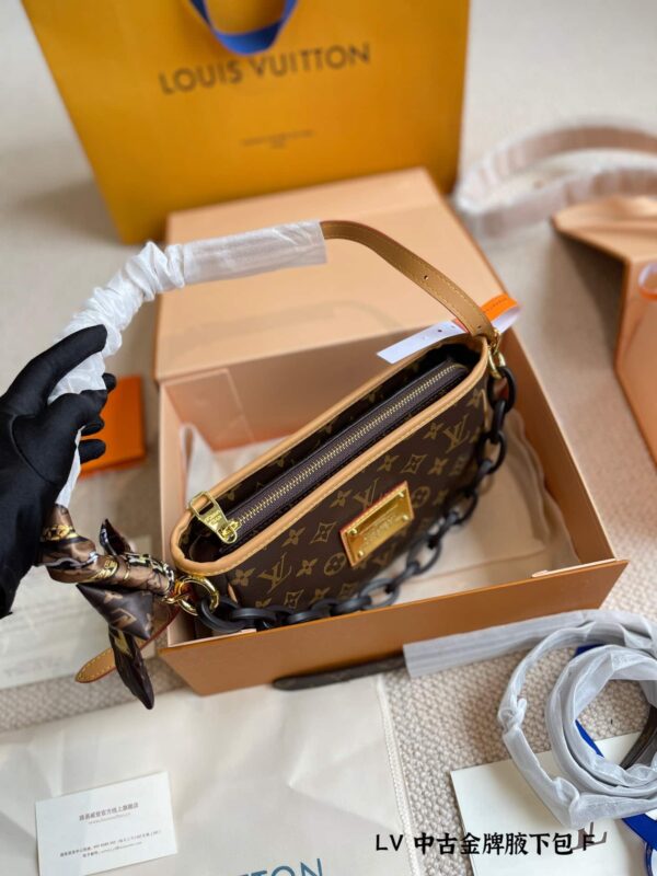 LC338 - Louis Vuitton Women's Fashion Bag