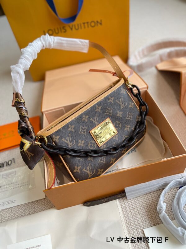 LC338 - Louis Vuitton Women's Fashion Bag
