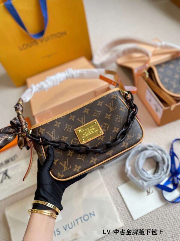 LC338 - Louis Vuitton Women's Fashion Bag