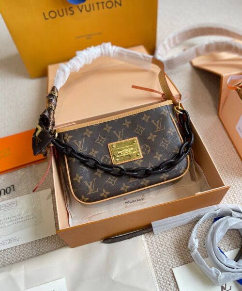 LC338 - Louis Vuitton Women's Fashion Bag