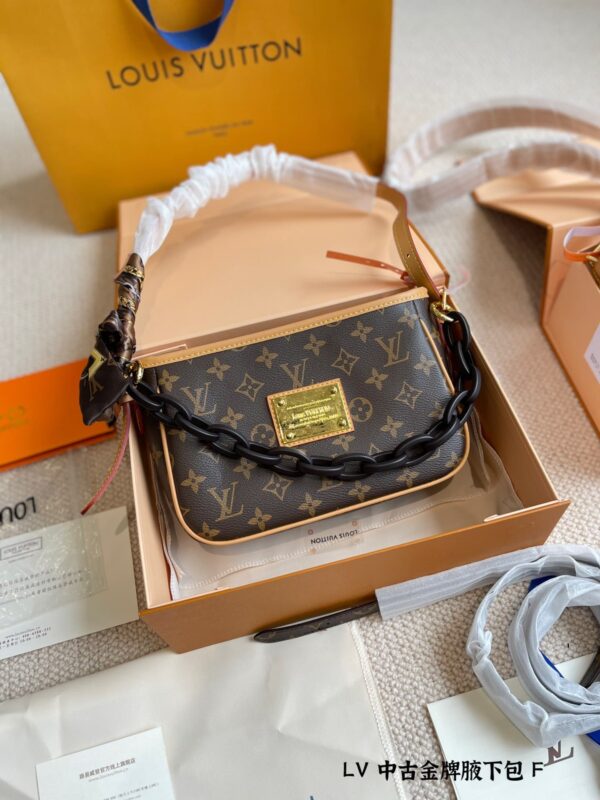 LC338 - Louis Vuitton Women's Fashion Bag