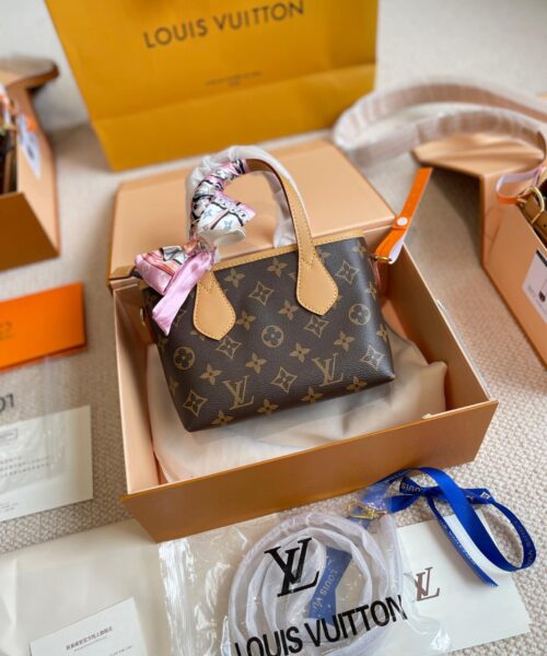 LC339 - Louis Vuitton Women's Fashion Bag