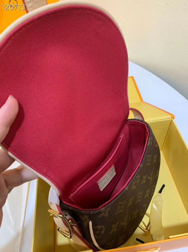 LC34 - Louis Vuitton Women's Fashion Bag