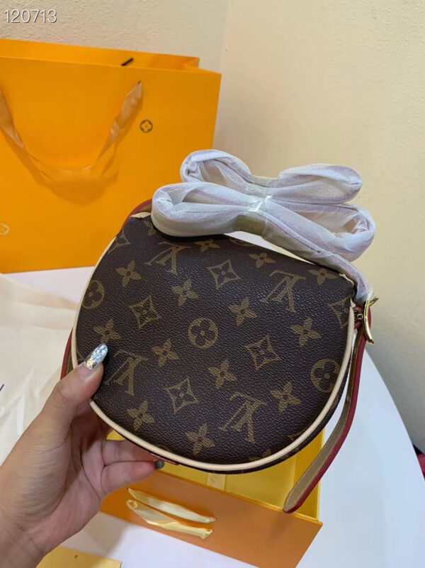 LC34 - Louis Vuitton Women's Fashion Bag