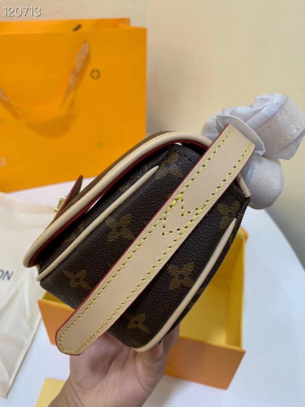 LC34 - Louis Vuitton Women's Fashion Bag