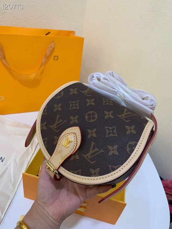 LC34 - Louis Vuitton Women's Fashion Bag