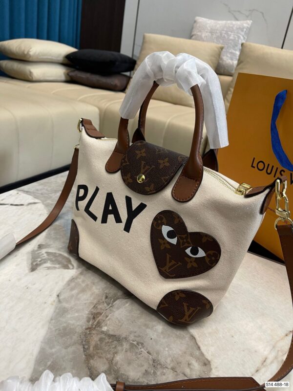 LC340 - Louis Vuitton Women's Fashion Bag