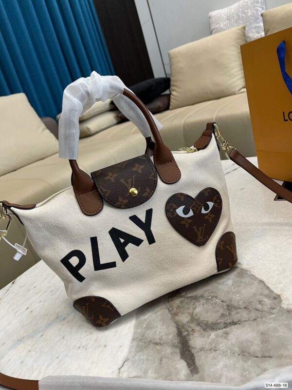 LC340 - Louis Vuitton Women's Fashion Bag