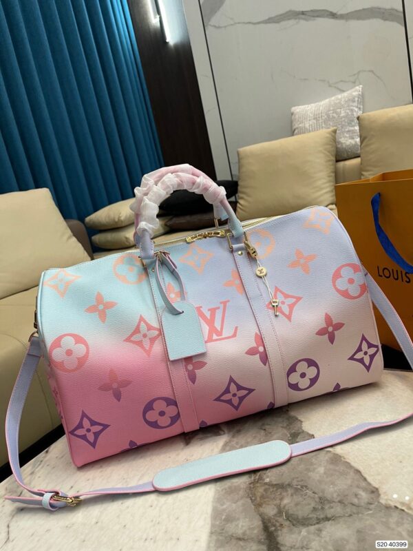 LC341 - Louis Vuitton Women's Fashion Bag