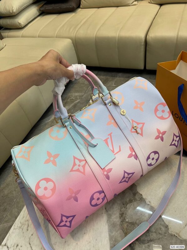 LC341 - Louis Vuitton Women's Fashion Bag