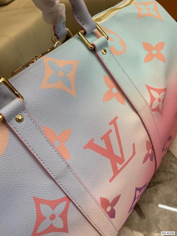 LC341 - Louis Vuitton Women's Fashion Bag