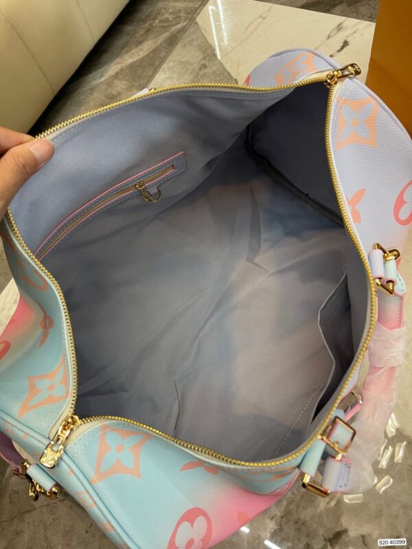 LC341 - Louis Vuitton Women's Fashion Bag