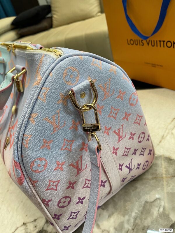 LC341 - Louis Vuitton Women's Fashion Bag
