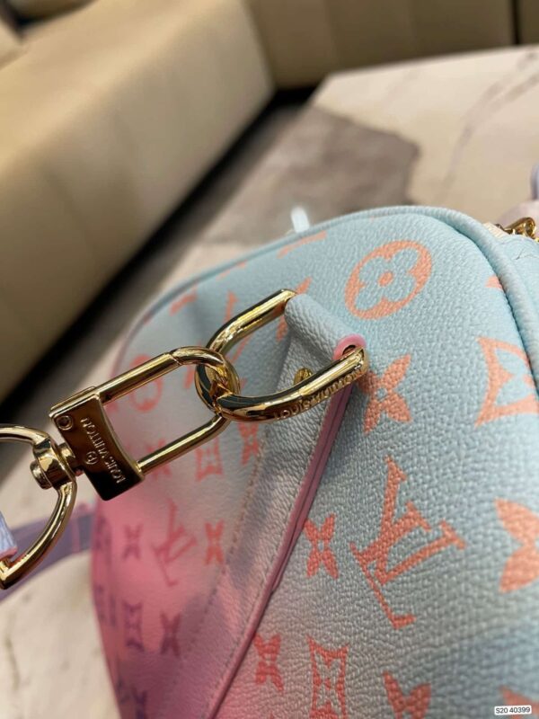 LC341 - Louis Vuitton Women's Fashion Bag
