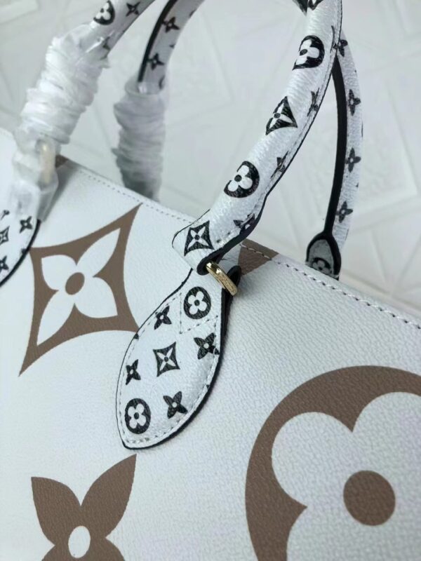 LC342 - Louis Vuitton Women's Fashion Bag