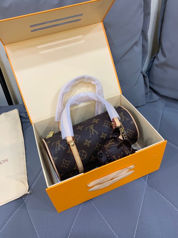 LC35 - Louis Vuitton Women's Fashion Bag