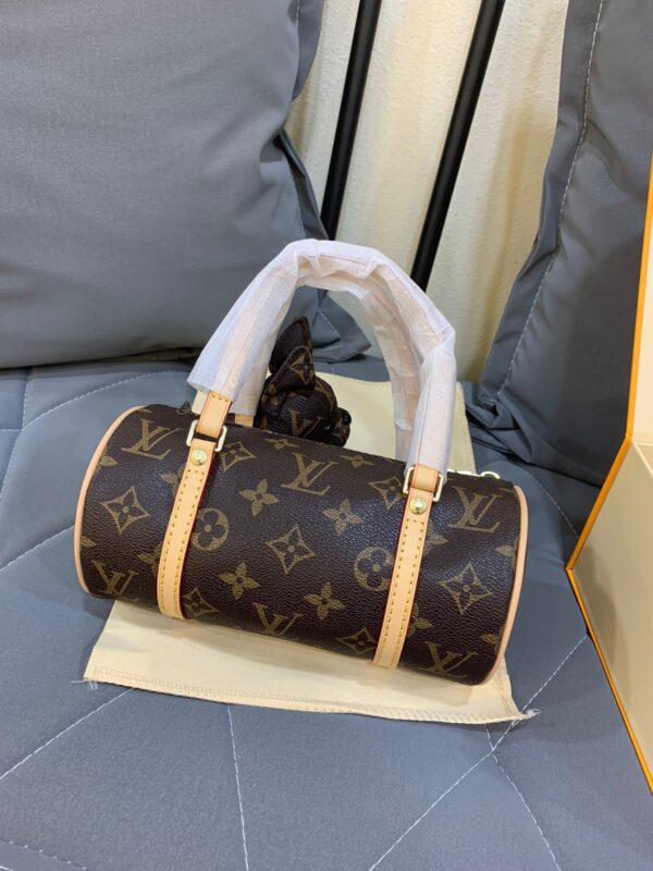 LC35 - Louis Vuitton Women's Fashion Bag