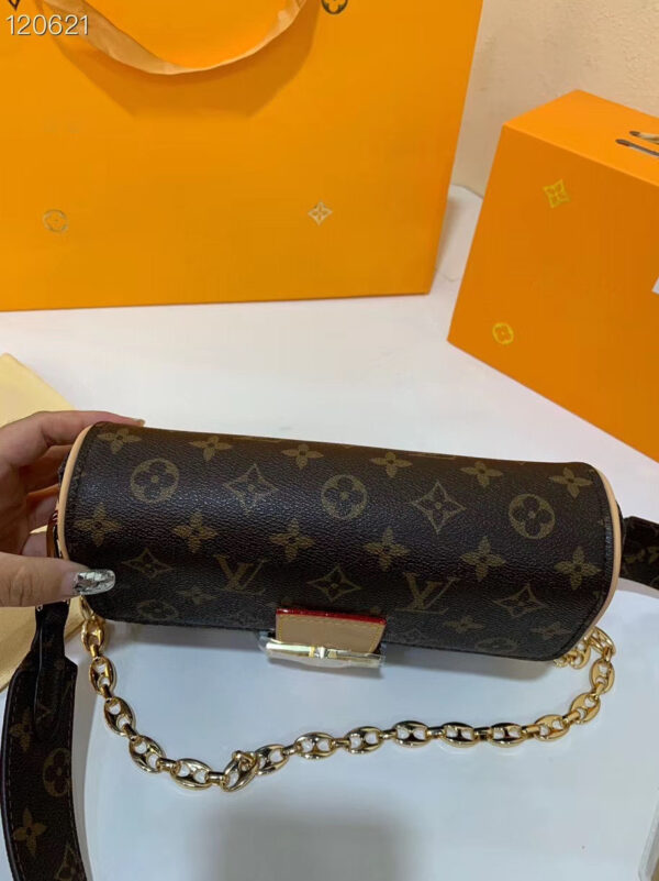 LC38 - Louis Vuitton Women's Fashion Bag
