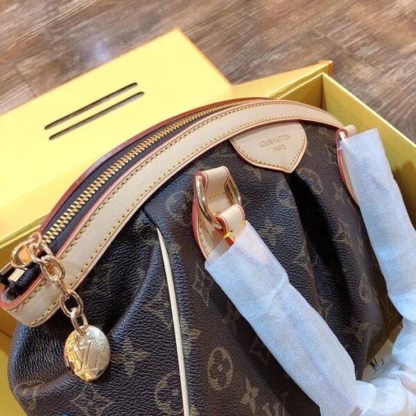LC39 - Louis Vuitton Women's Fashion Bag