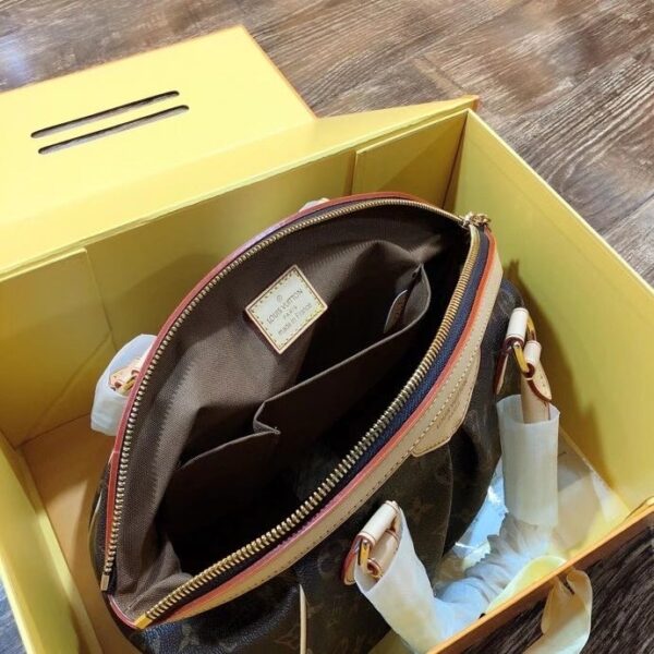LC39 - Louis Vuitton Women's Fashion Bag