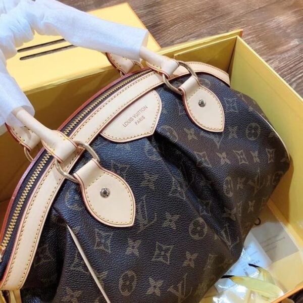 LC39 - Louis Vuitton Women's Fashion Bag
