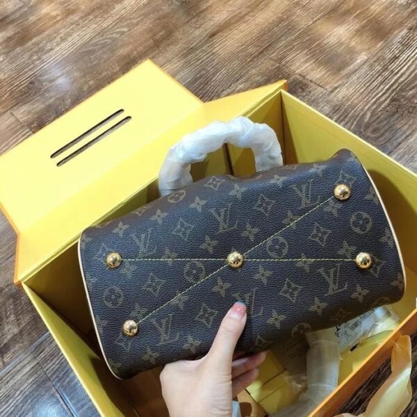 LC39 - Louis Vuitton Women's Fashion Bag
