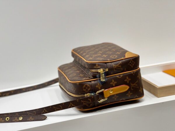 LC4081 - Louis Vuitton Women's Fashion Bag