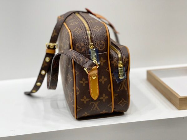 LC4081 - Louis Vuitton Women's Fashion Bag