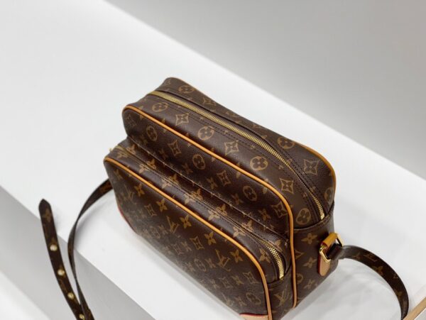 LC4081 - Louis Vuitton Women's Fashion Bag