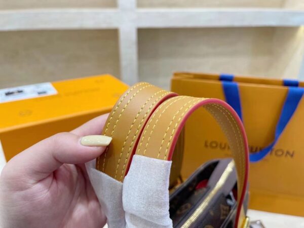 LC4083 - Louis Vuitton Women's Fashion Bag