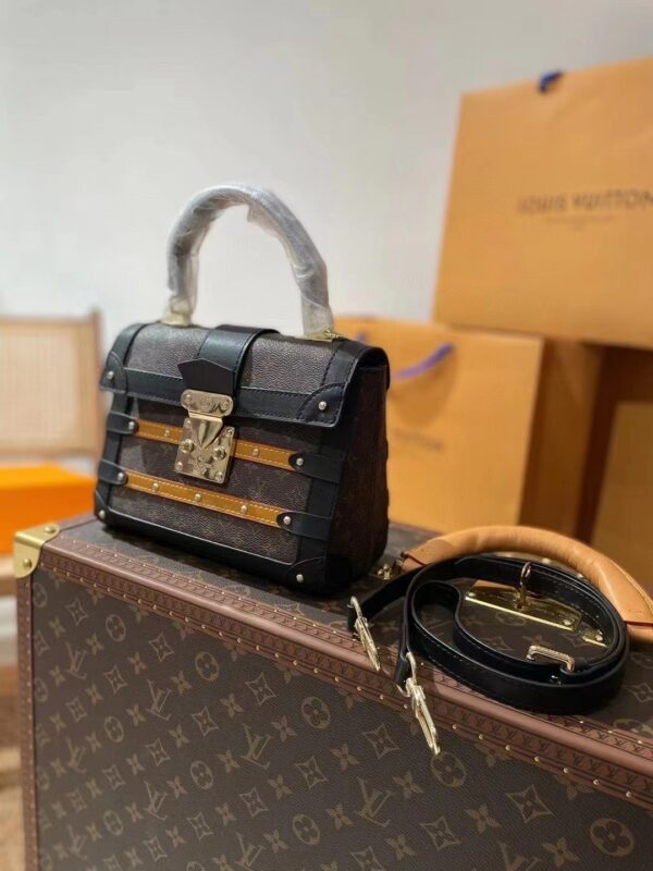LC4098 - Louis Vuitton Women's Fashion Bag