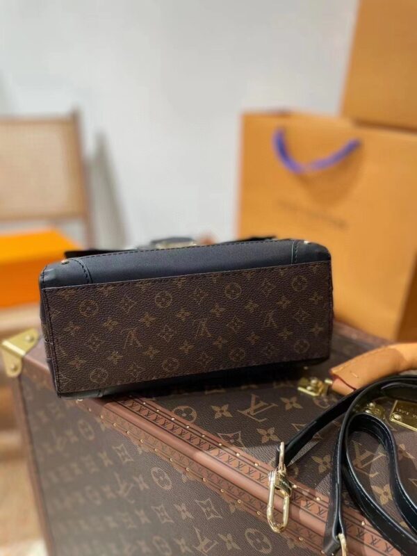 LC4098 - Louis Vuitton Women's Fashion Bag