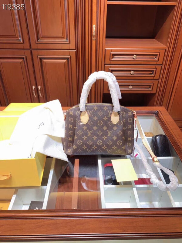 LC41 - Louis Vuitton Women's Fashion Bag