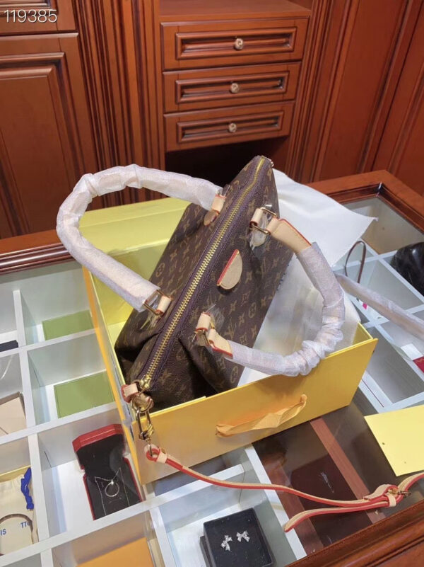 LC41 - Louis Vuitton Women's Fashion Bag