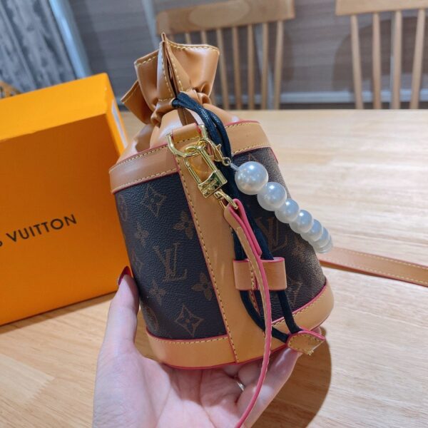 LC4100 - Louis Vuitton Women's Fashion Bag