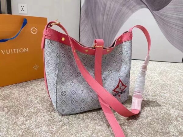 LC4102 - Louis Vuitton Women's Fashion Bag
